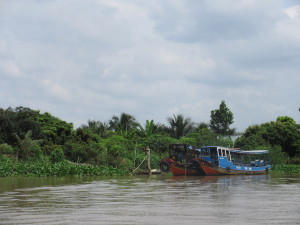 MK.03.TourBoatsMooredOnLushShore