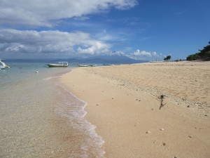 Beach on Lembongan, in front of Blue Corner Bar.