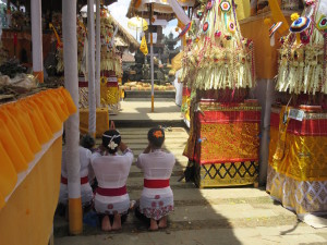 Women praying before they go into the temple.  There isn't ONE altar, like with Buddhism or Christianity.  They have multiple altars, and while I couldn't figure out why, it seems that they do serve different devotional purposes. 