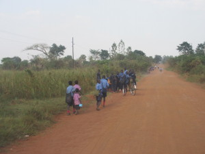 Apac.01.SchoolkidsonRoad