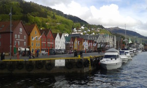 Bergen.03.ColorfulStoresWIthBoats