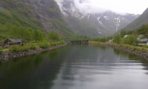 Flam.03.RiverandBridgetatStartofFjordTrip